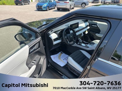 2025 Mitsubishi Outlander SE