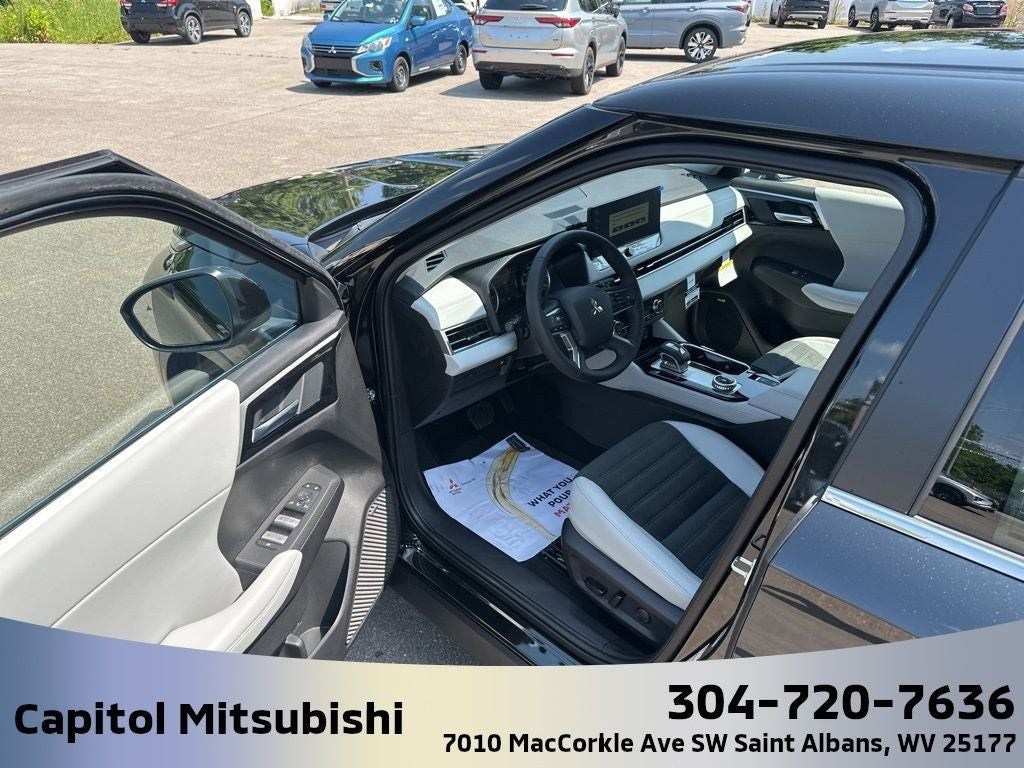 2025 Mitsubishi Outlander SE