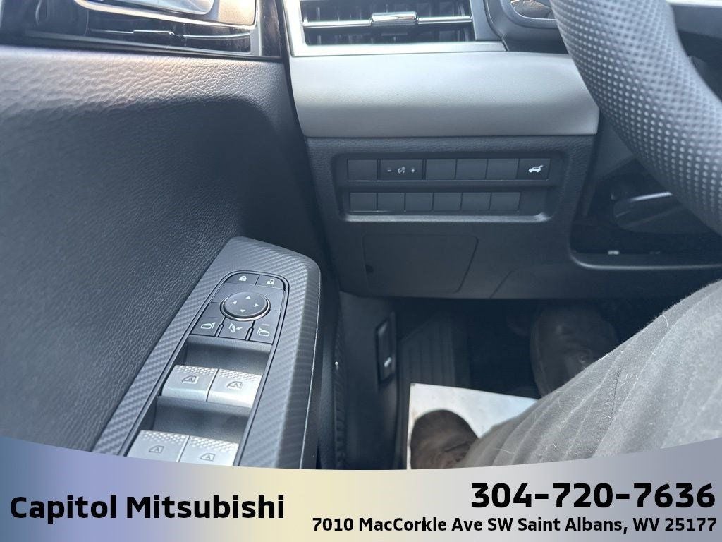 2025 Mitsubishi Outlander SE