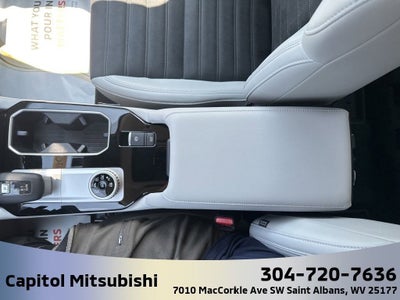 2025 Mitsubishi Outlander SE