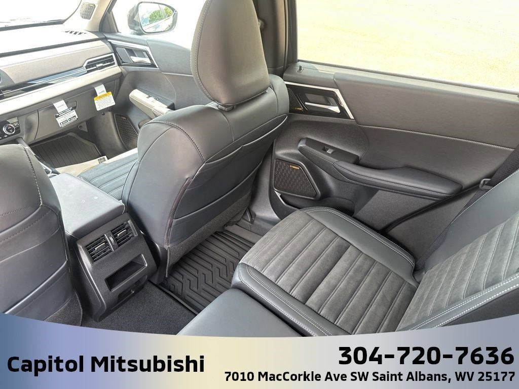 2025 Mitsubishi Outlander SE