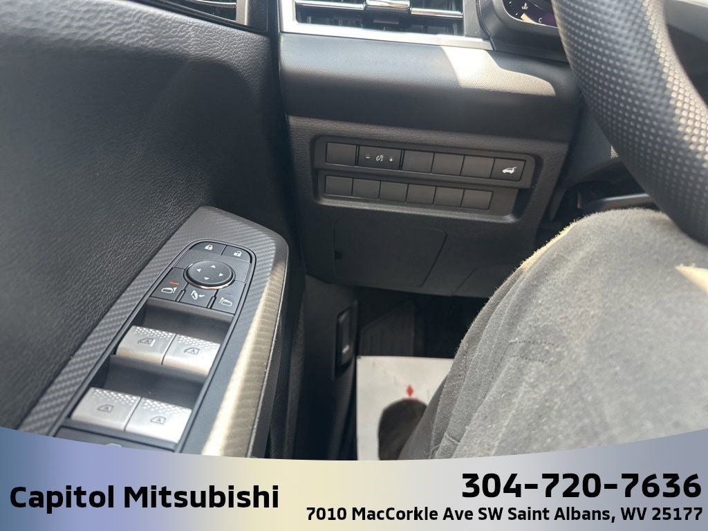 2025 Mitsubishi Outlander SE