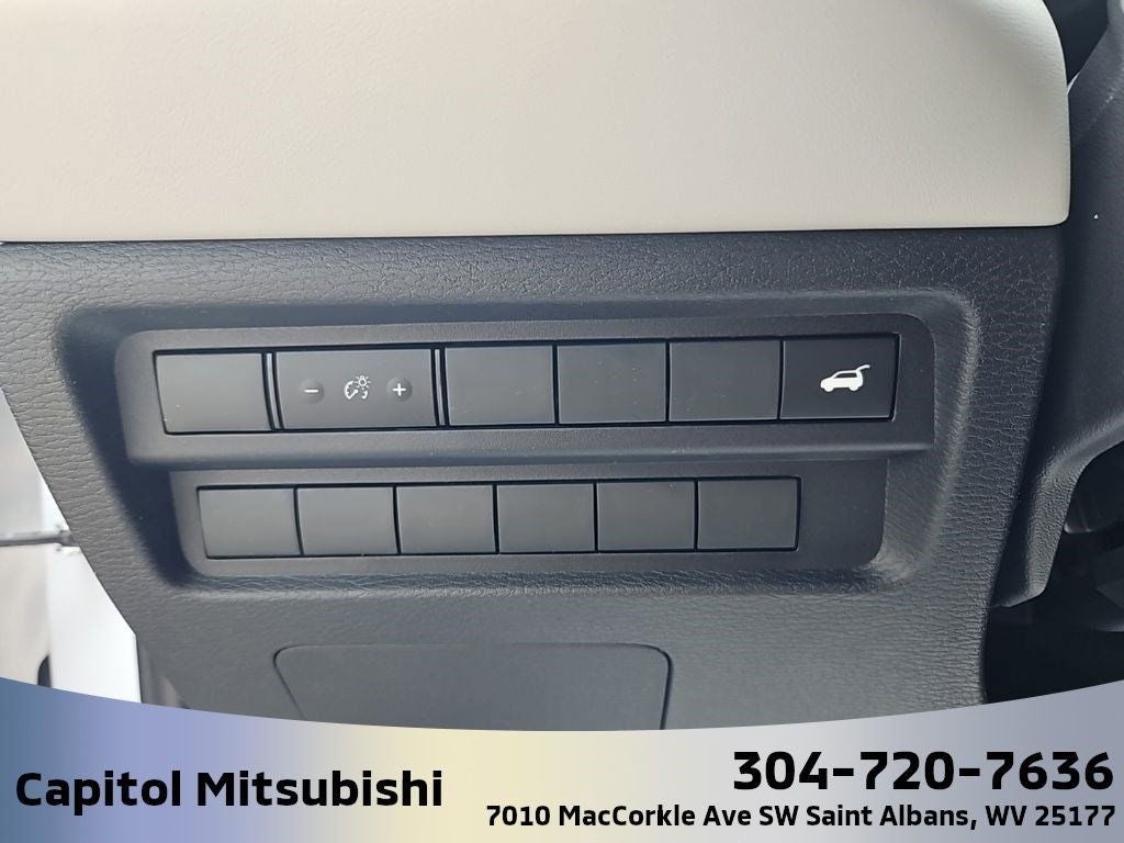 2025 Mitsubishi Outlander SE