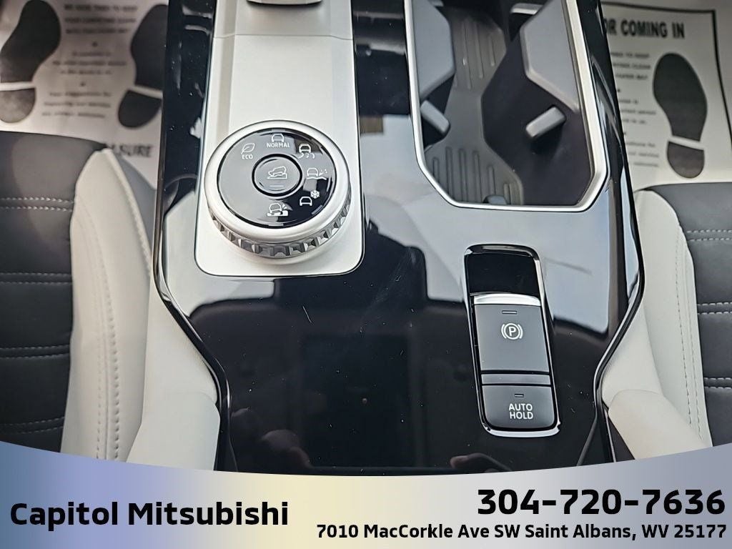 2025 Mitsubishi Outlander SE