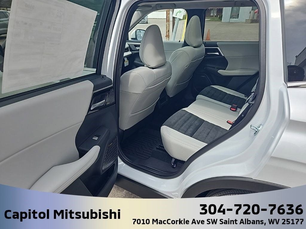 2025 Mitsubishi Outlander SE