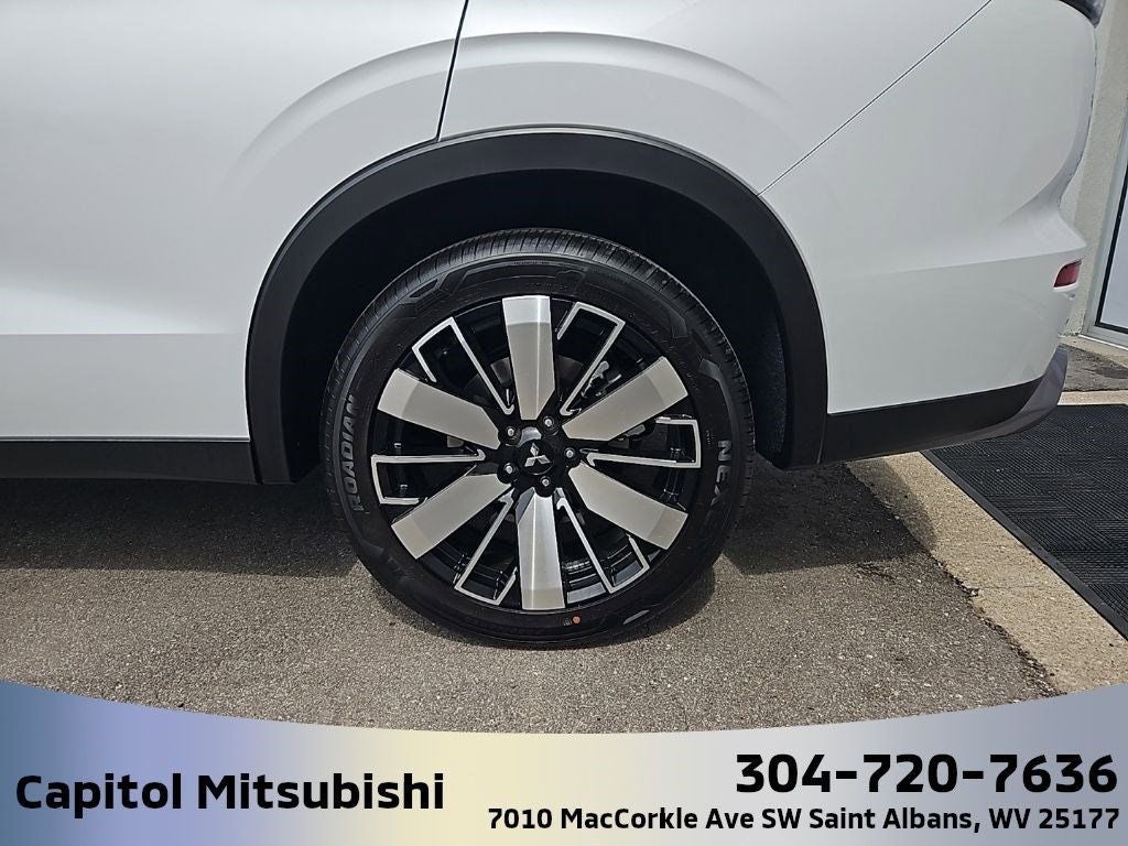 2025 Mitsubishi Outlander SE