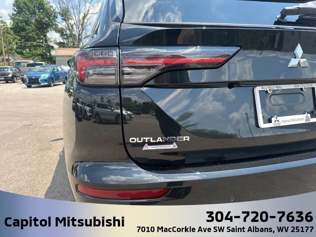 2025 Mitsubishi Outlander SE
