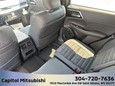 2025 Mitsubishi Outlander SE