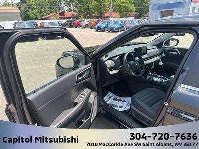 2025 Mitsubishi Outlander SE