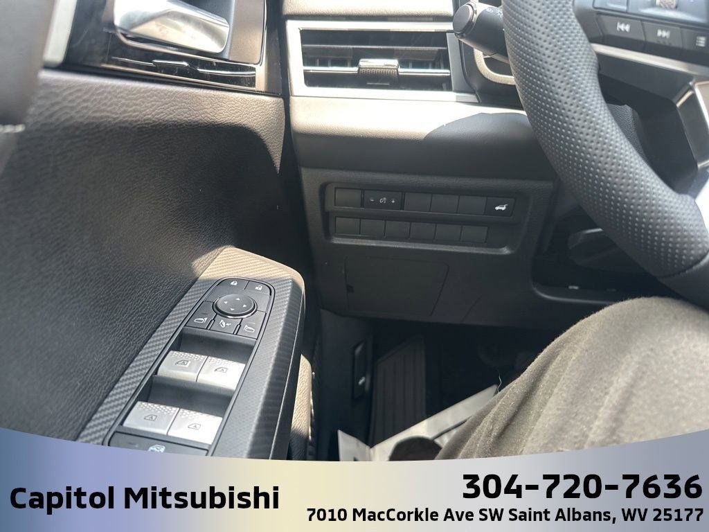 2025 Mitsubishi Outlander SE