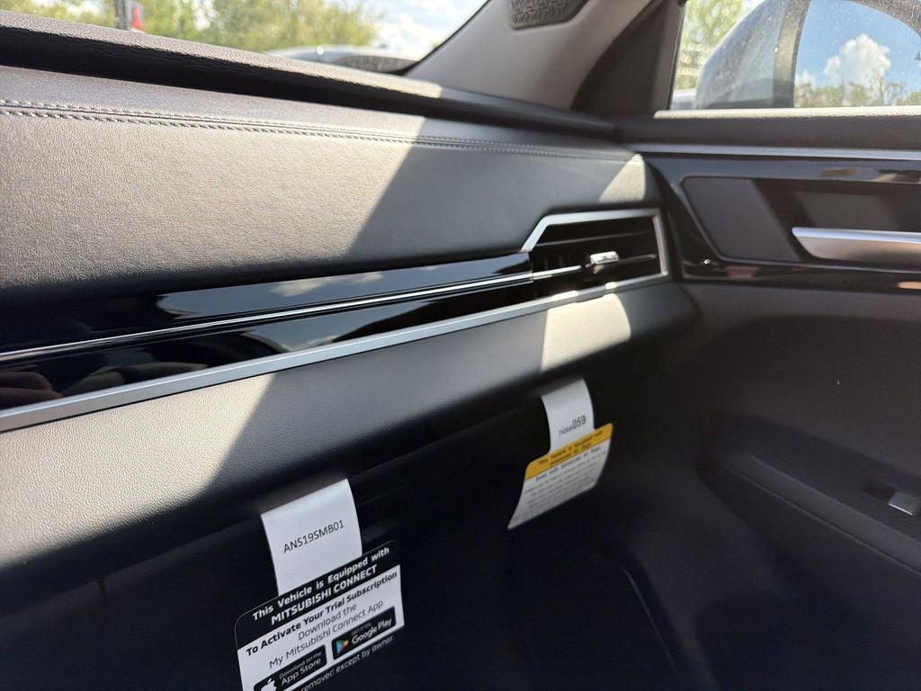 2026 Mitsubishi Outlander SE