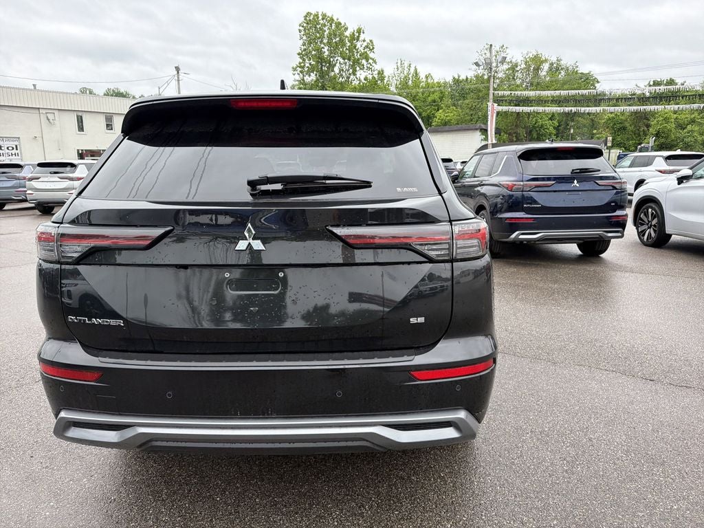 2026 Mitsubishi Outlander SE