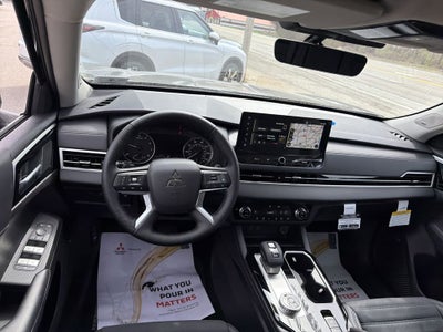 2026 Mitsubishi Outlander SE