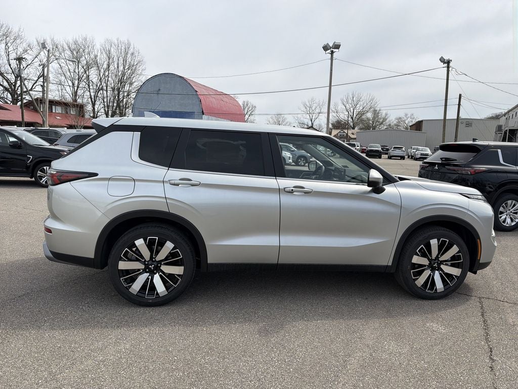 2026 Mitsubishi Outlander SE