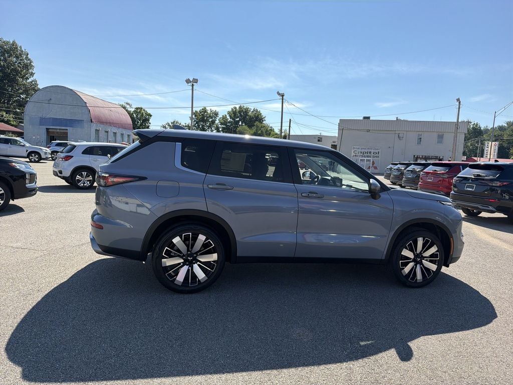2026 Mitsubishi Outlander SE