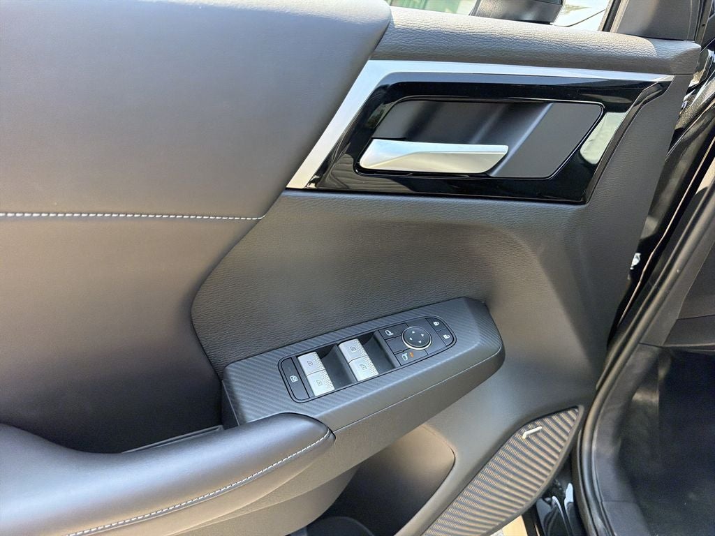2026 Mitsubishi Outlander LE