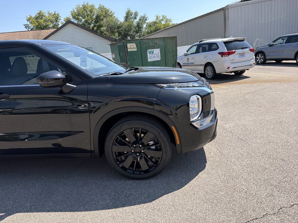 2026 Mitsubishi Outlander LE