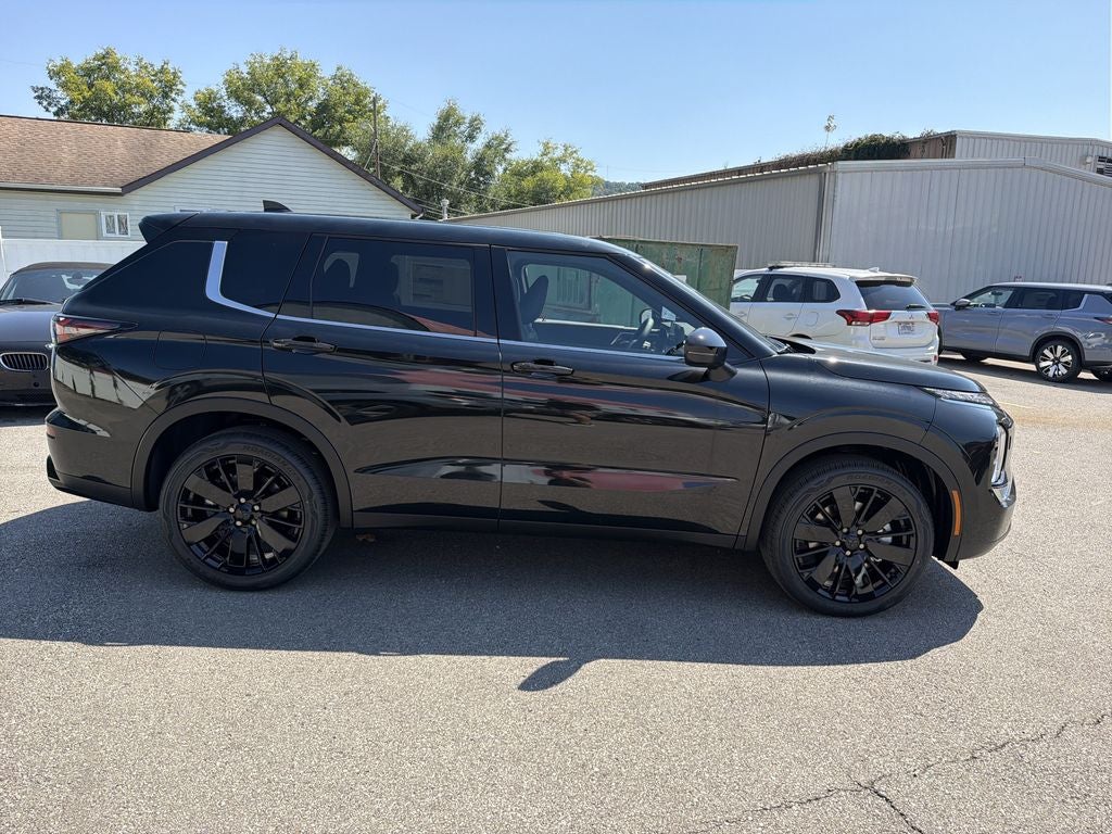 2026 Mitsubishi Outlander LE