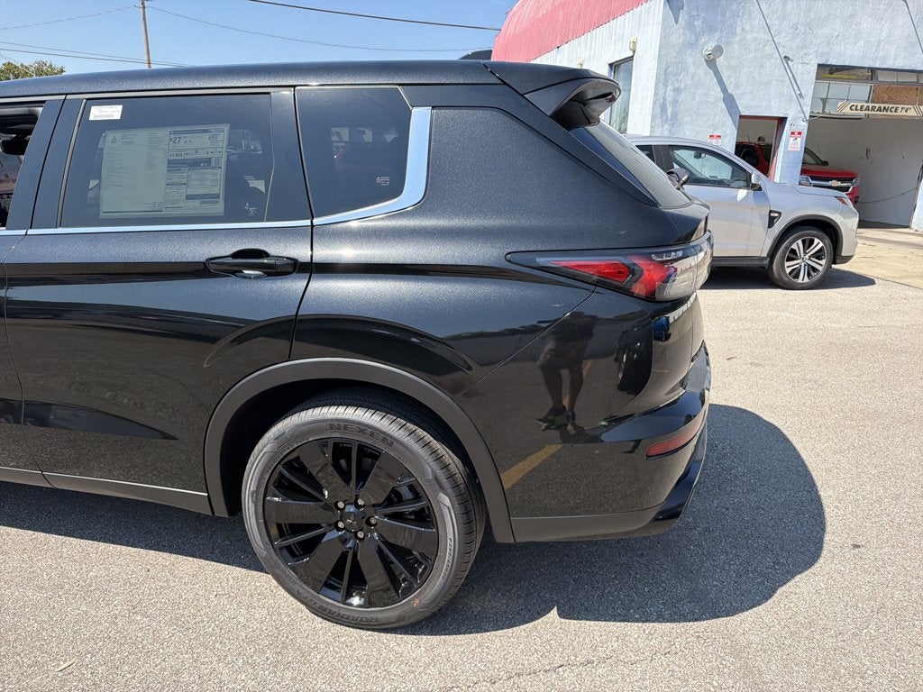 2026 Mitsubishi Outlander LE
