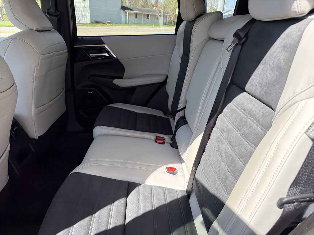 2026 Mitsubishi Outlander SE