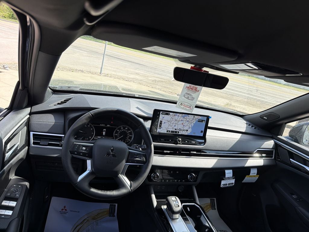 2026 Mitsubishi Outlander LE