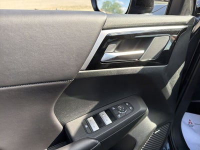 2026 Mitsubishi Outlander LE