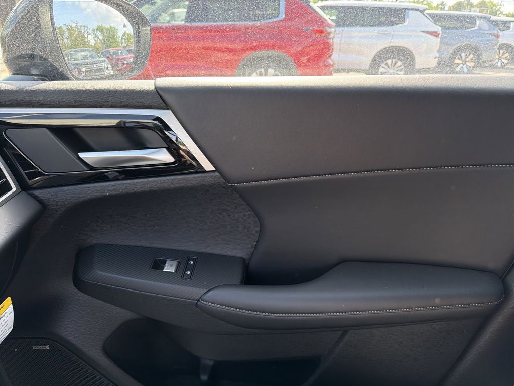 2026 Mitsubishi Outlander LE