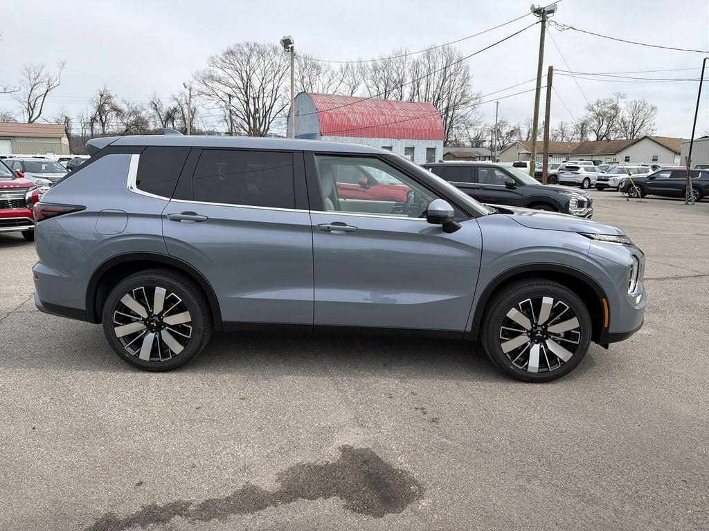 2026 Mitsubishi Outlander SE