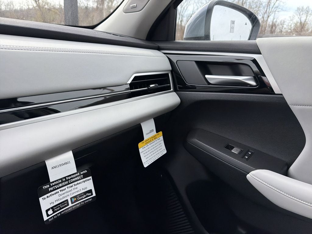 2026 Mitsubishi Outlander SE