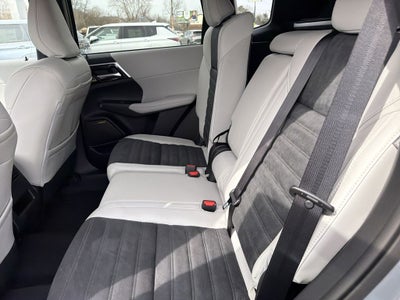 2026 Mitsubishi Outlander SE