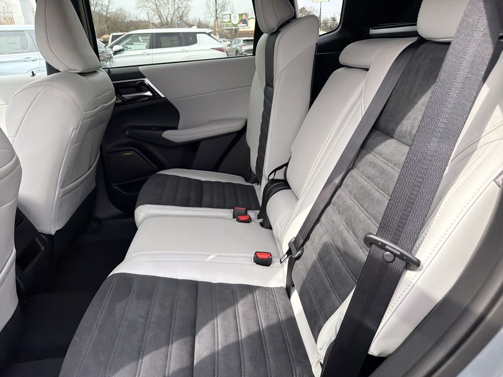 2026 Mitsubishi Outlander SE