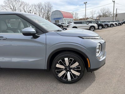 2026 Mitsubishi Outlander SE