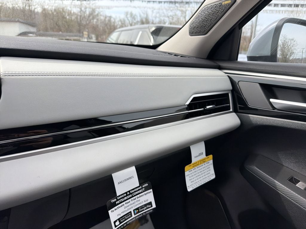 2026 Mitsubishi Outlander SE