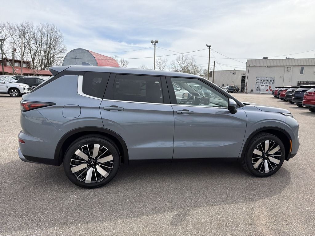 2026 Mitsubishi Outlander SE
