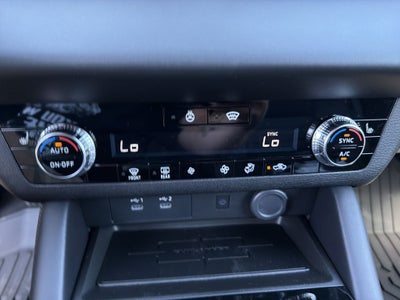 2026 Mitsubishi Outlander LE