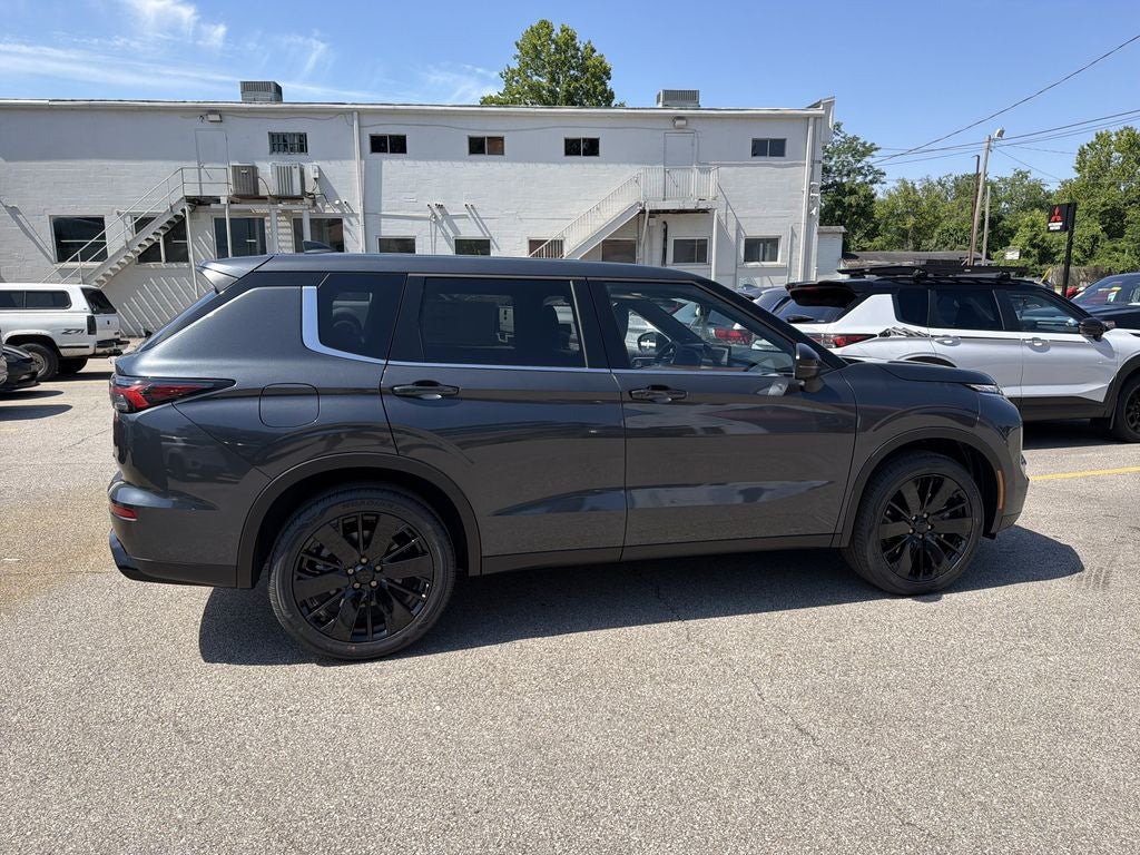 2026 Mitsubishi Outlander LE