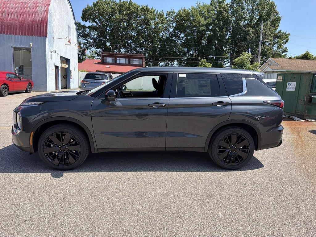 2026 Mitsubishi Outlander LE