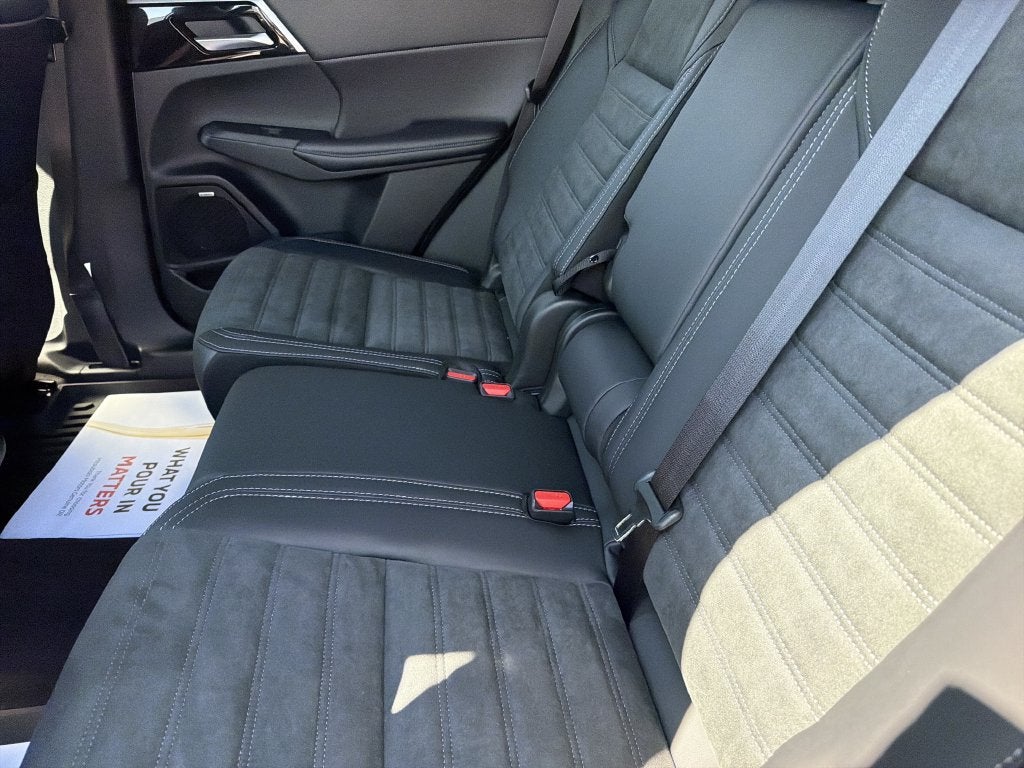 2026 Mitsubishi Outlander LE