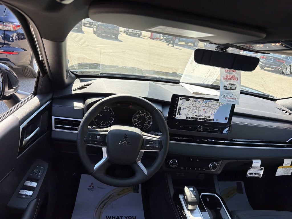 2026 Mitsubishi Outlander LE