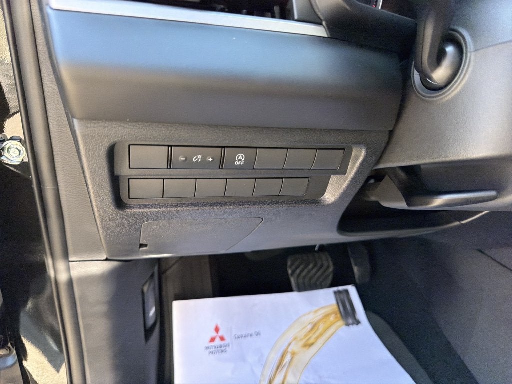 2026 Mitsubishi Outlander LE