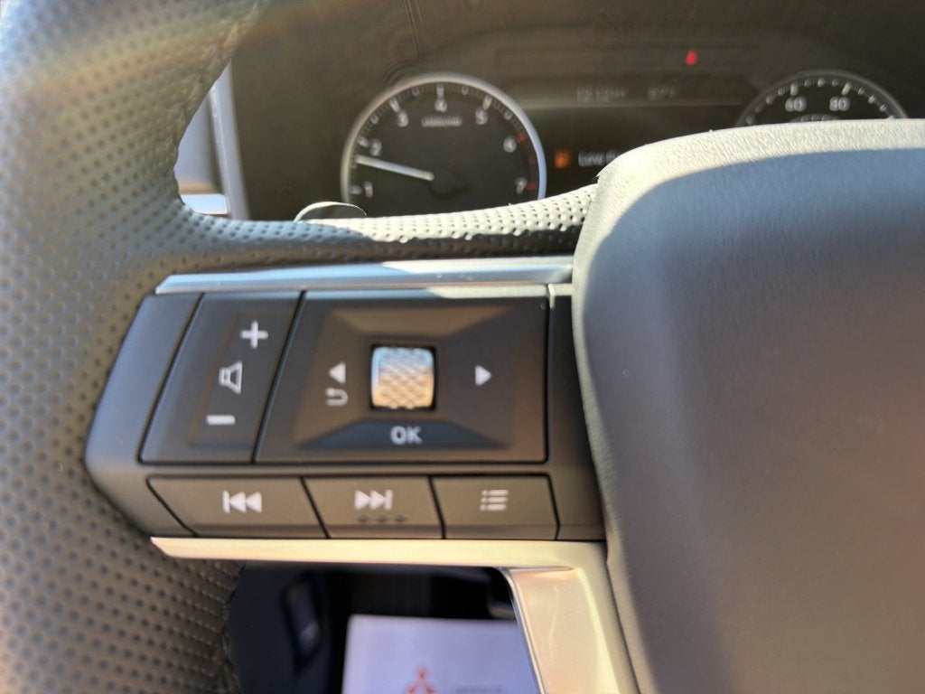 2026 Mitsubishi Outlander LE
