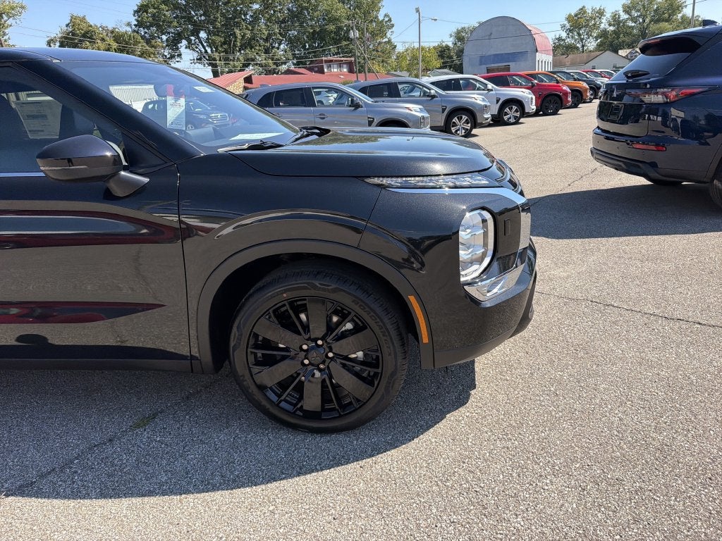 2026 Mitsubishi Outlander LE