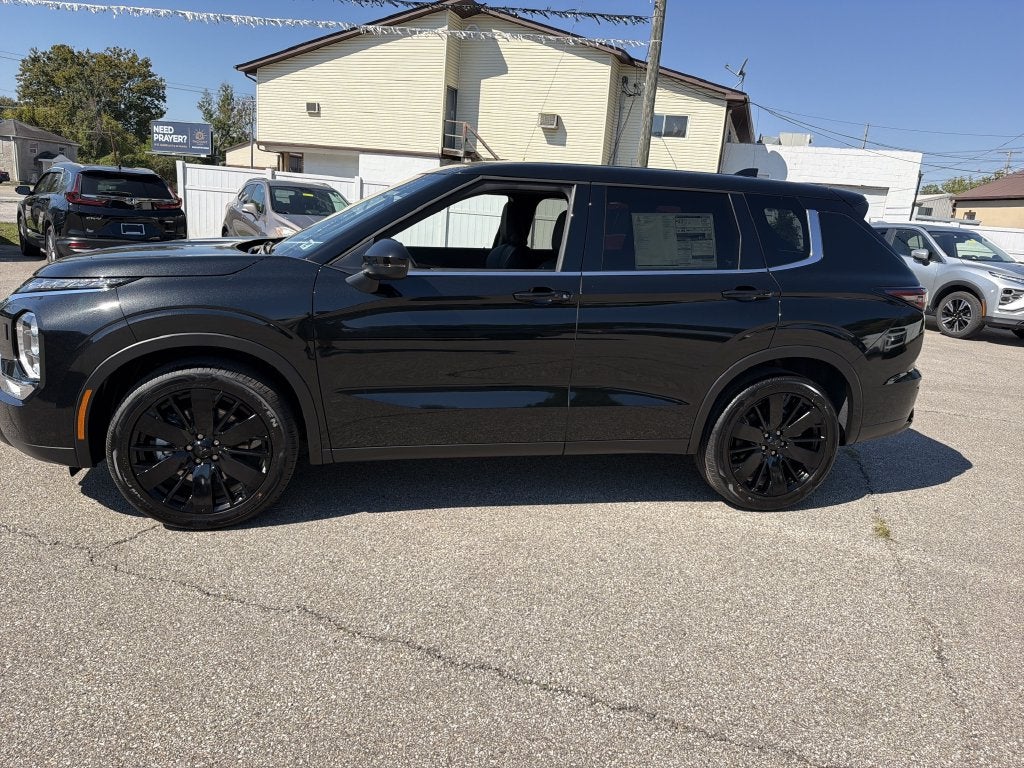 2026 Mitsubishi Outlander LE