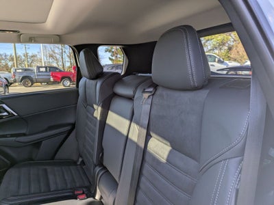 2026 Mitsubishi Outlander Base