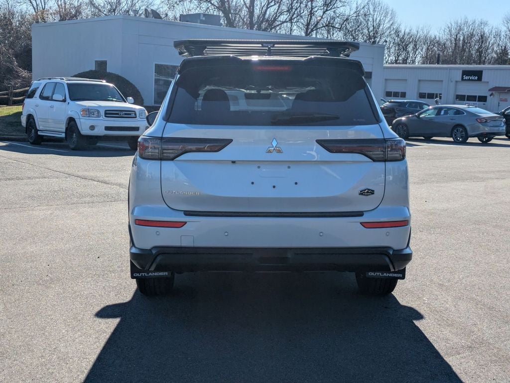 2026 Mitsubishi Outlander Base