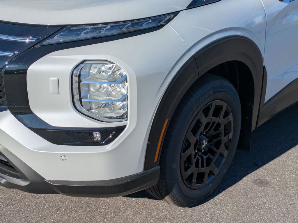 2026 Mitsubishi Outlander Base