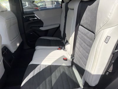 2026 Mitsubishi Outlander SE