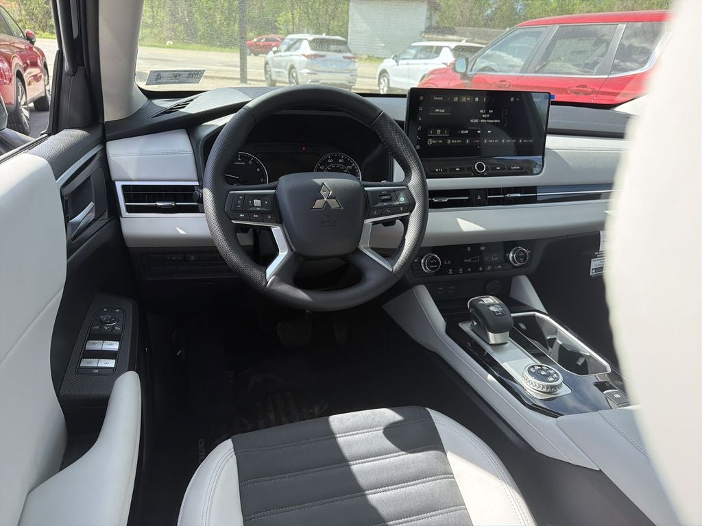 2026 Mitsubishi Outlander SE