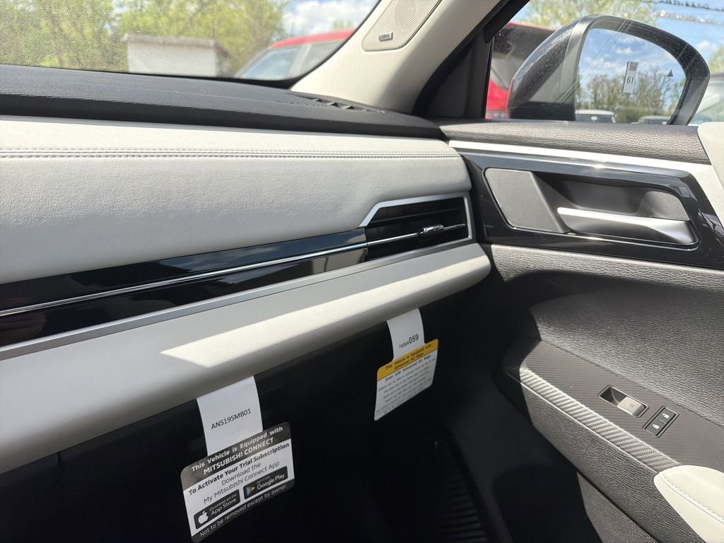 2026 Mitsubishi Outlander SE