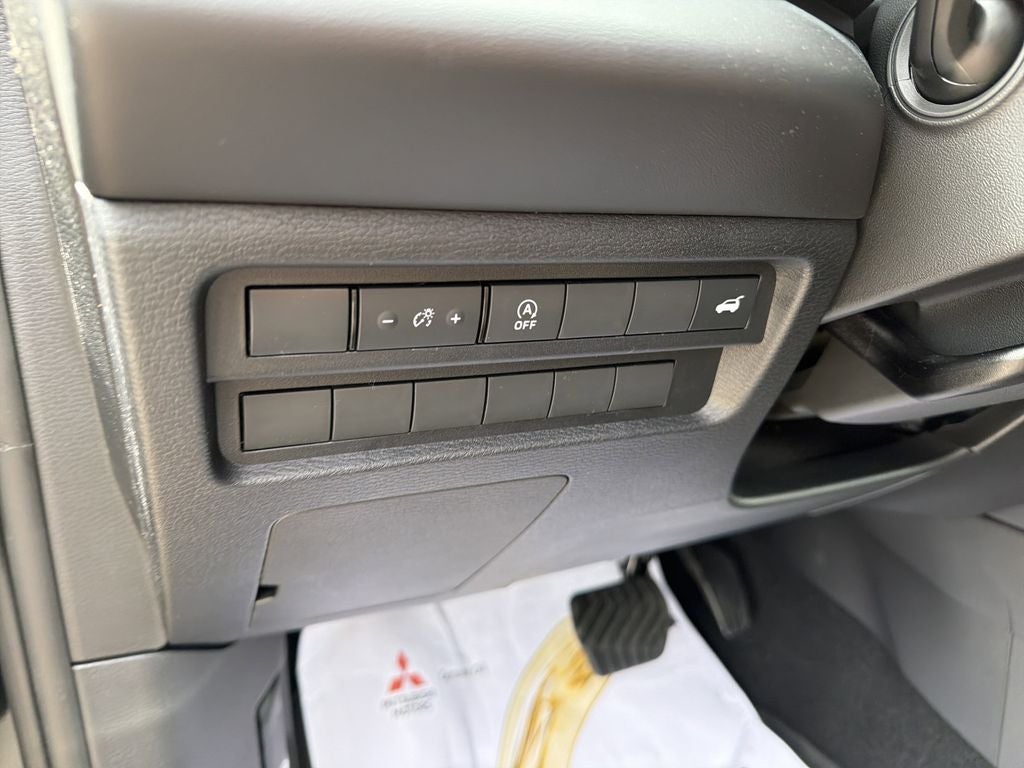 2026 Mitsubishi Outlander SE